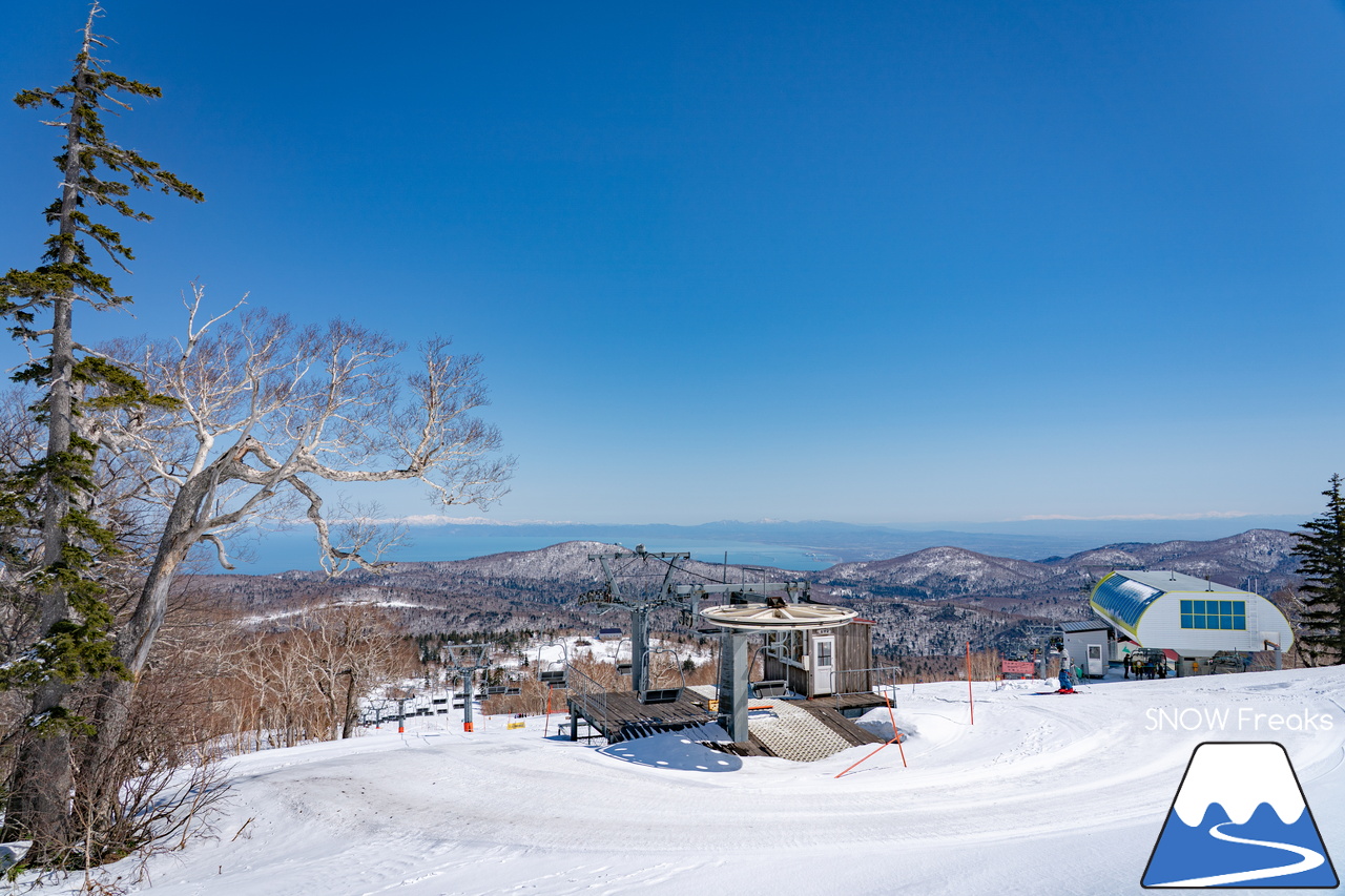 札幌国際スキー場｜ゴールデンウイーク初日も全コース滑走可能OK！！真っ白な雪と澄んだ青空 ＝ 絶好の春スキー＆スノーボード日和♪そして、日本海の彼方に、なんと利尻富士が見えた？！